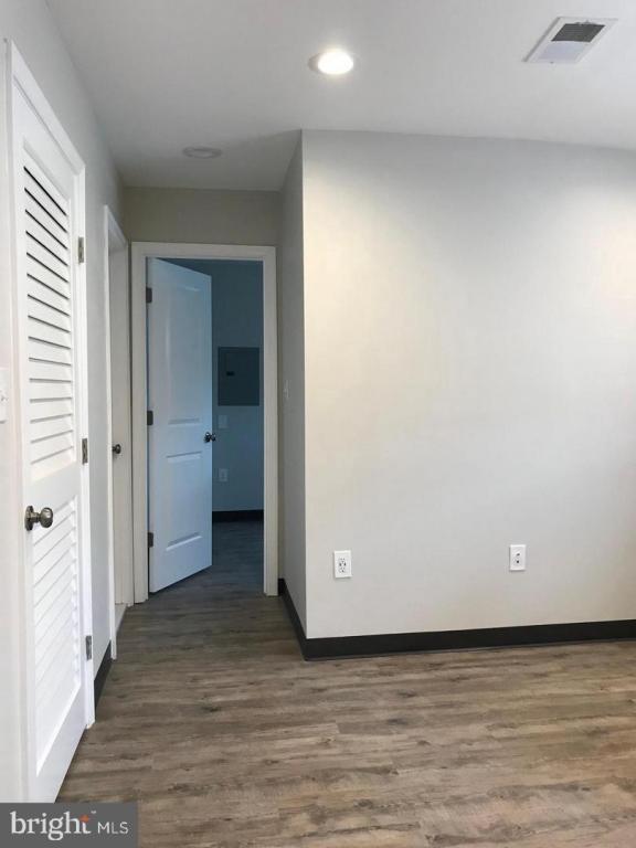 Building Photo - 6189 Northwood Dr