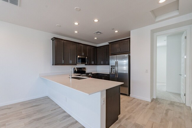 Building Photo - Unbeatable Luxury: Your Key to Elevated Li...