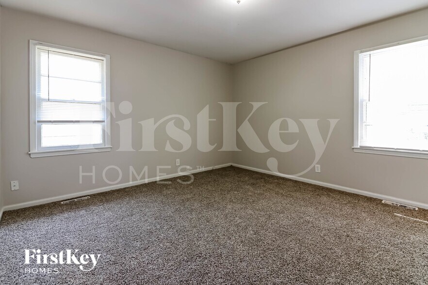 Building Photo - 607 NE Short St