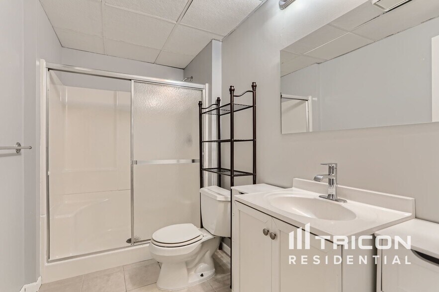 Building Photo - 13450 Wellington Ct