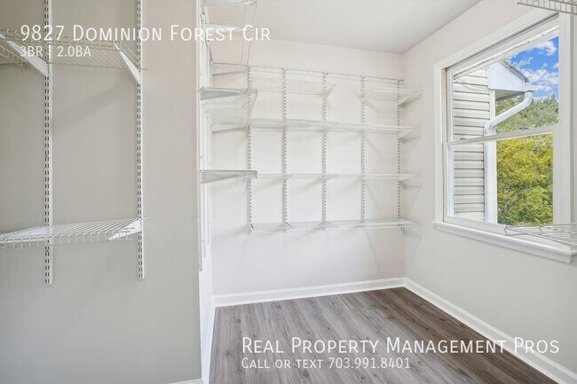 Building Photo - 9827 Dominion Forest Cir