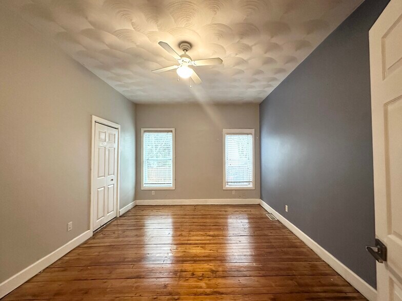 Building Photo - 124 Almy St