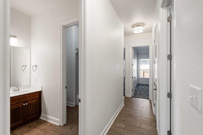 Building Photo - 175 Senna Dr