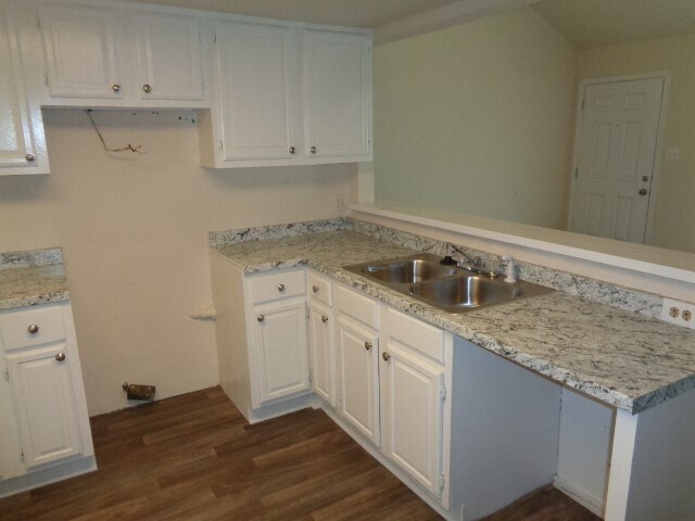 Building Photo - 701 Foster Dr