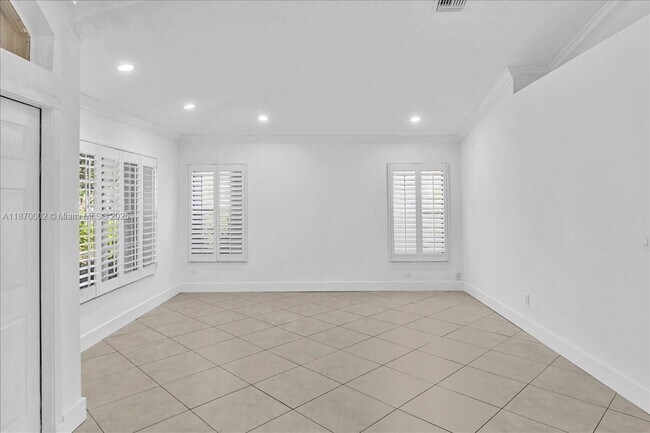 Building Photo - 5650 NW 40th Terrace