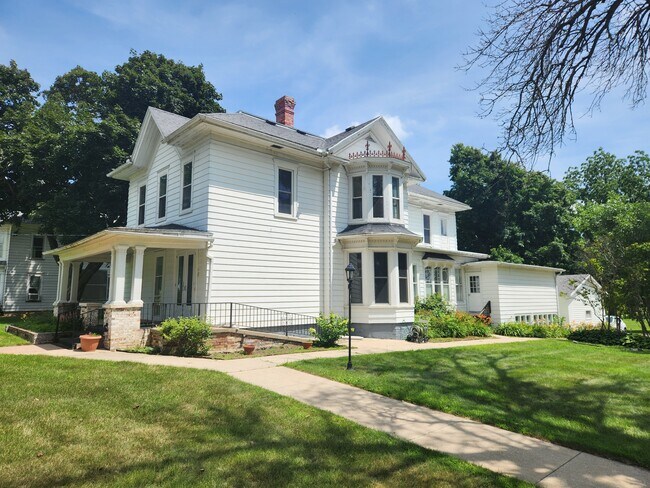 Building Photo - 308 S College Ave