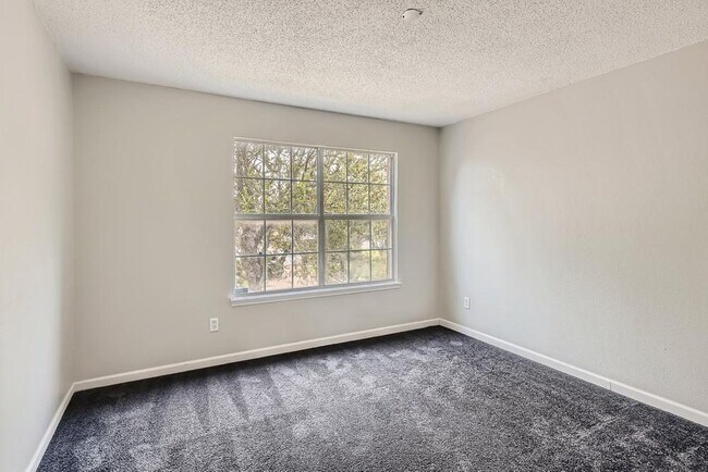 Building Photo - 1021 Bainbridge Ln