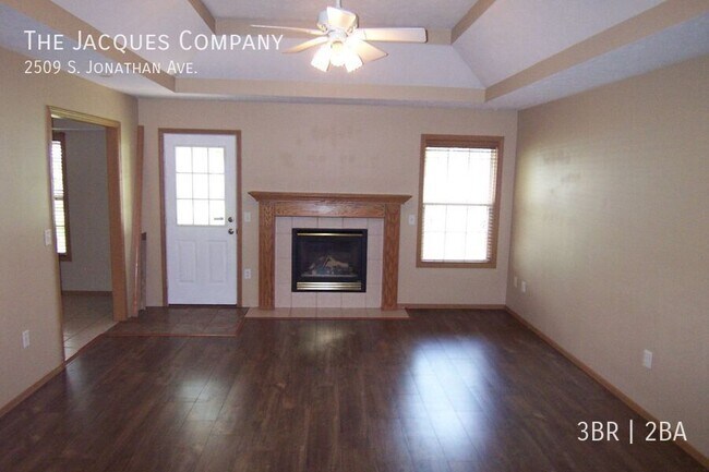 Building Photo - 2509 S Jonathan Ave