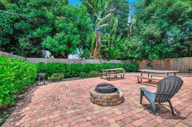 Building Photo - 5731 NE 18th Ave