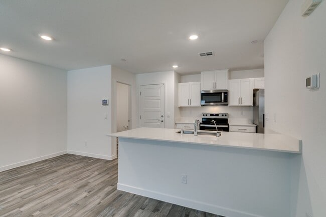 Building Photo - Beautiful New 3 Bed / 2.5 Bath Townhome 89178