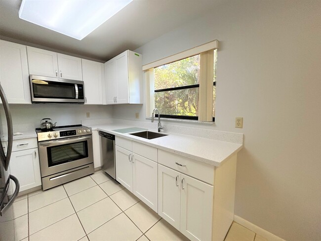 Building Photo - 3101 Lucerne Park Dr