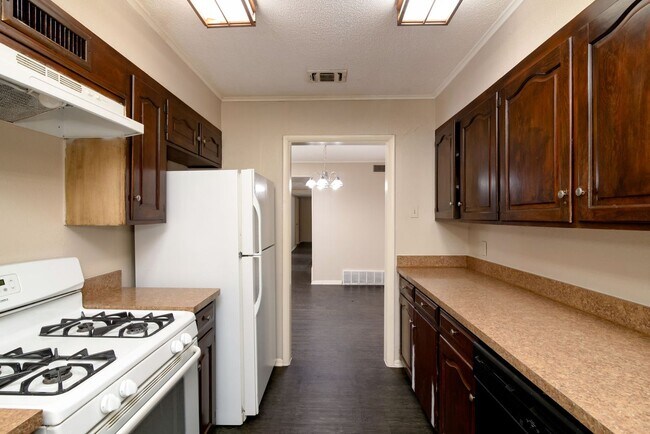 Building Photo - 5302 Wonder Dr