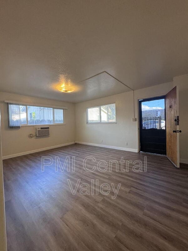 Building Photo - 117 E Grove St