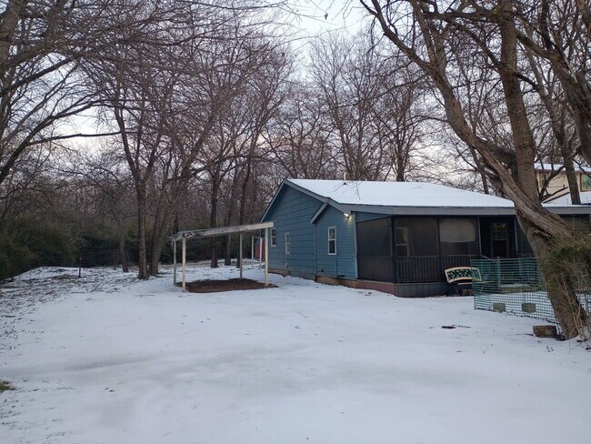 Building Photo - 609 Fay Blvd