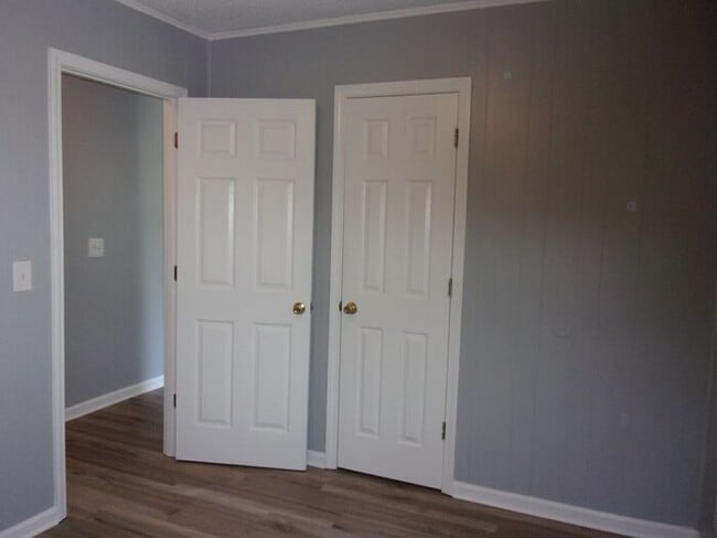 Building Photo - 3 Bedroom 1 Bath Home Recently Updated