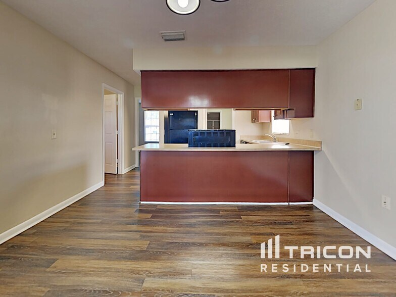 Building Photo - 1201 Windsor Cir