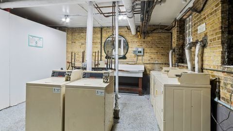 Building Photo - 7375 N Damen Ave