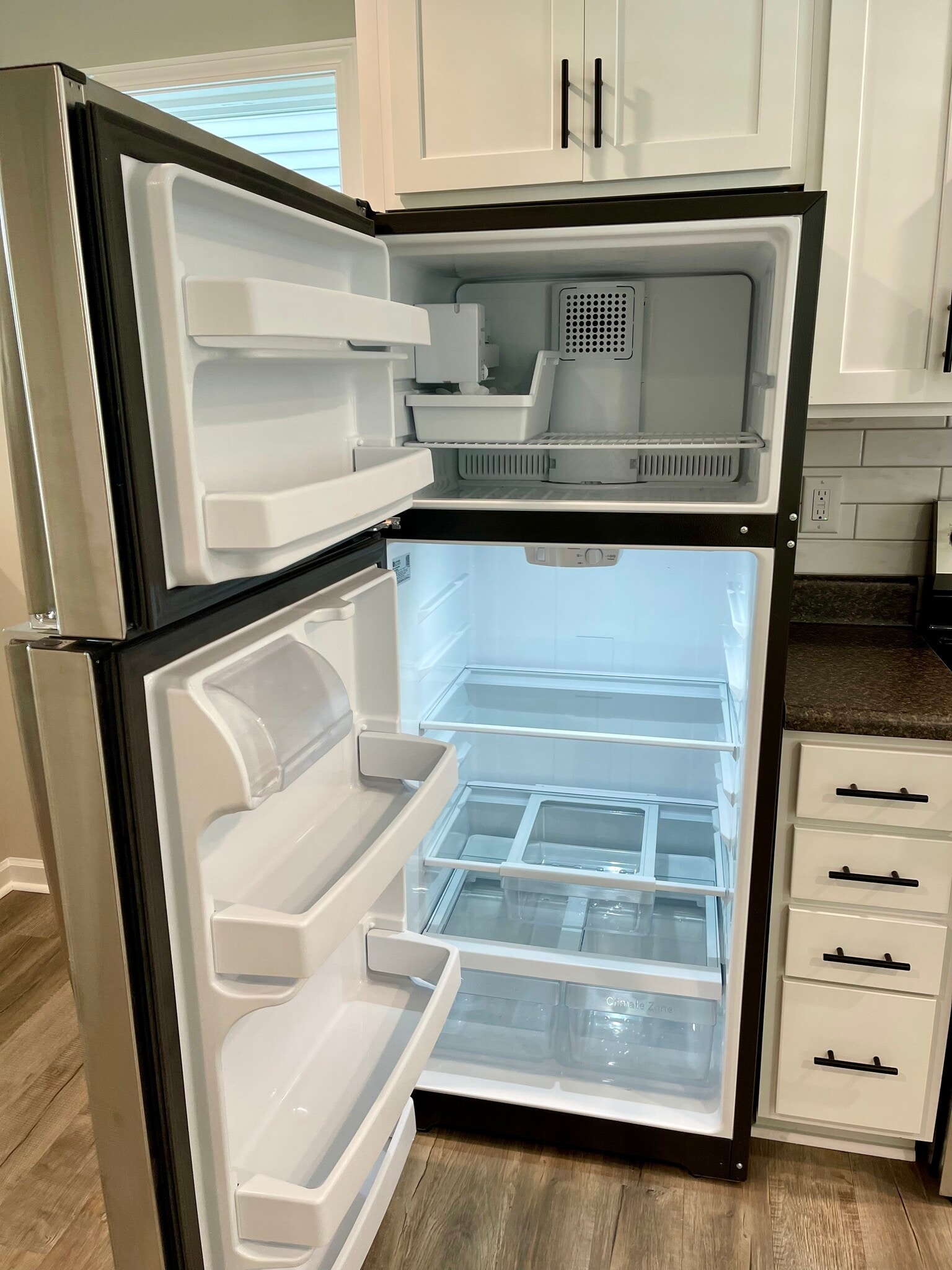 Fridge w/ice maker - 2225 Kenwood Blvd SE
