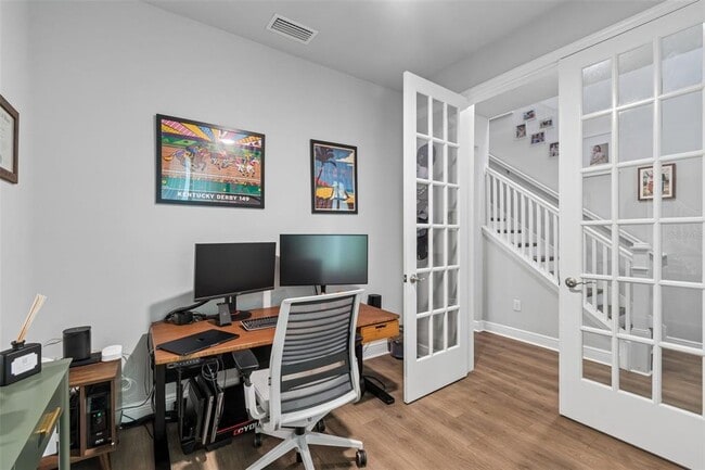 Building Photo - 213 S Albany Ave