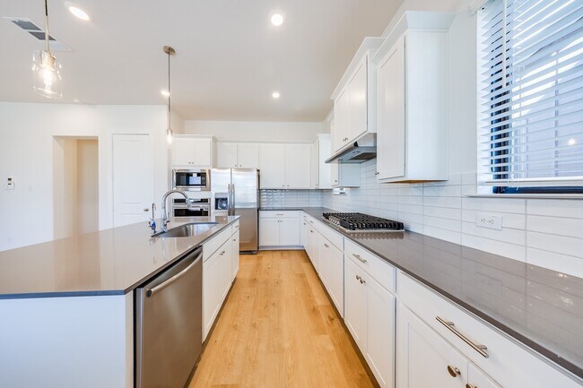 Building Photo - 3235 Home Ct