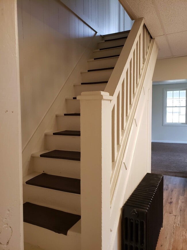 Building Photo - 413 1st St