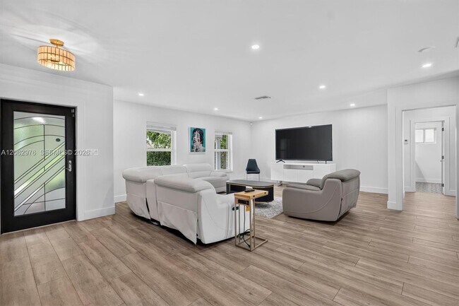 Building Photo - 16840 SW 87th Ave