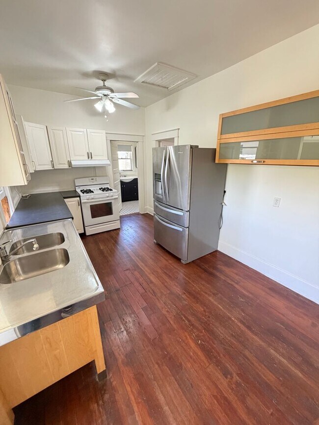 Building Photo - Quaint 2BD/1BA house in La Mesa Village available now for a 1-year lease!