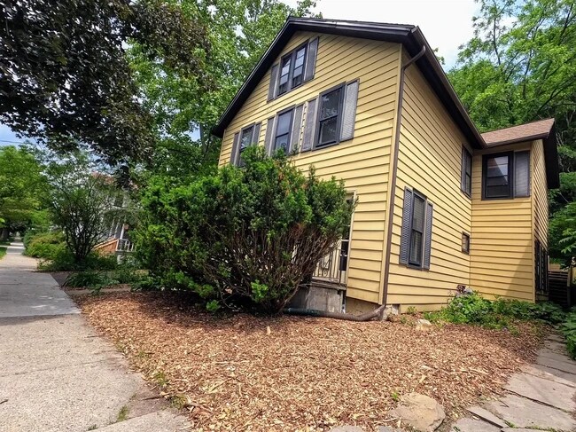 Building Photo - 201 Linn St