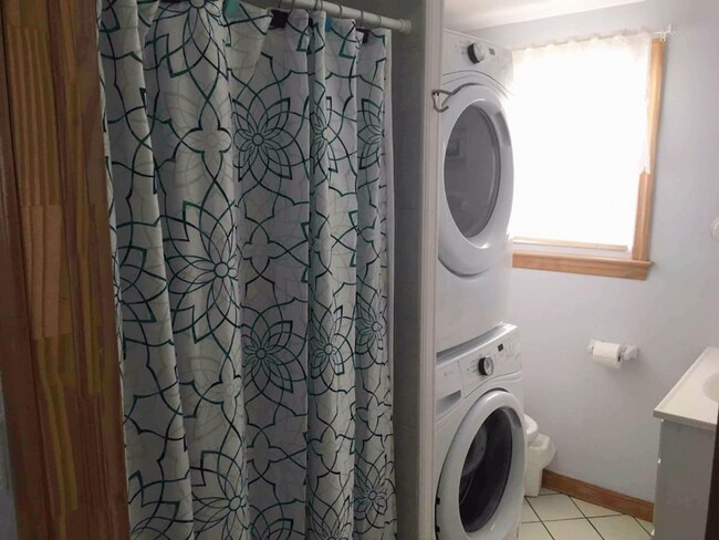 Building Photo - 61 Fielder Ave