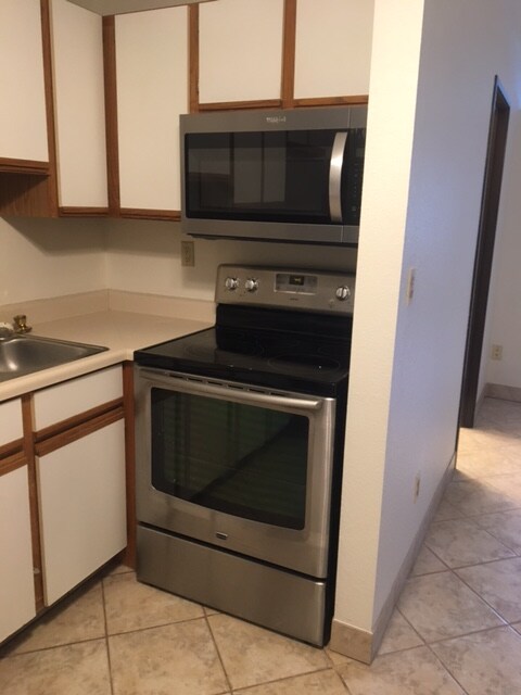 Building Photo - 3305 Sunset Ave