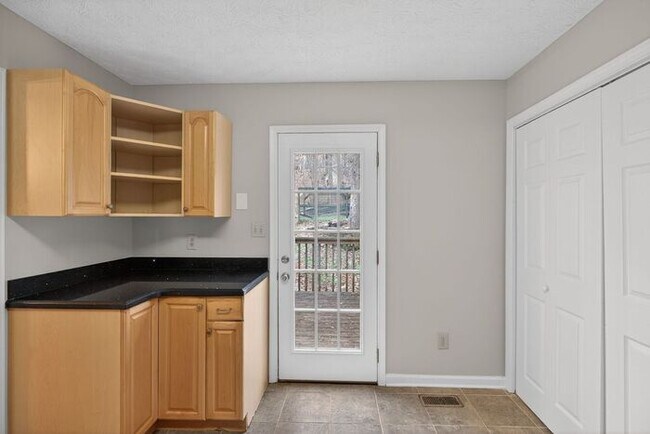 Building Photo - 3 bedroom Ranch with partially finished basement