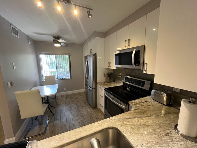 Building Photo - 7340 Amberly Ln