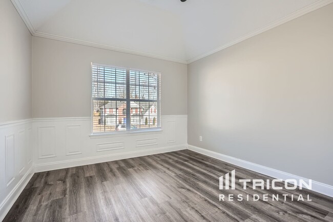 Building Photo - 4550 Talon Way