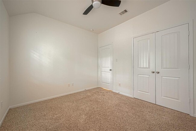 Building Photo - 1924 Honey Laurel Dr