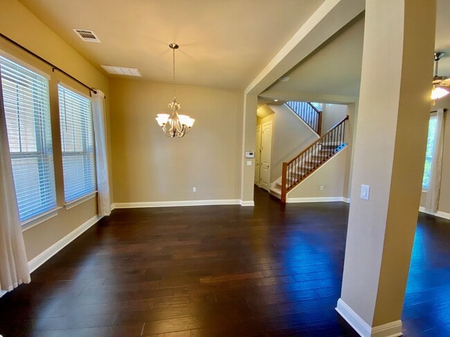 Building Photo - 3 Bedroom 2.5 Bathroom Detached Condo in South Austin!!