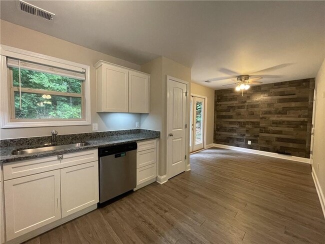 Building Photo - 5350 Tomahawk Terrace