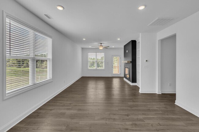 Building Photo - **Beautiful New Construction Home in Zebulon**