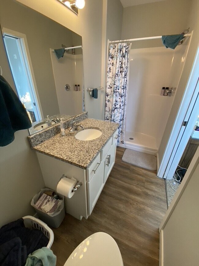 Building Photo - Great Location two-bed/two-bath off Greenway in Longfellow!