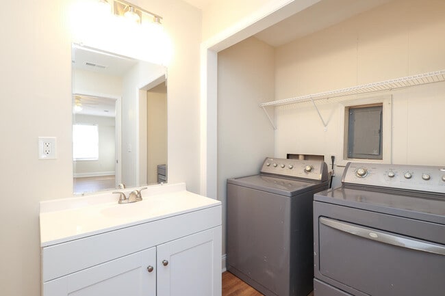 Building Photo - 937 Green Cir Dr