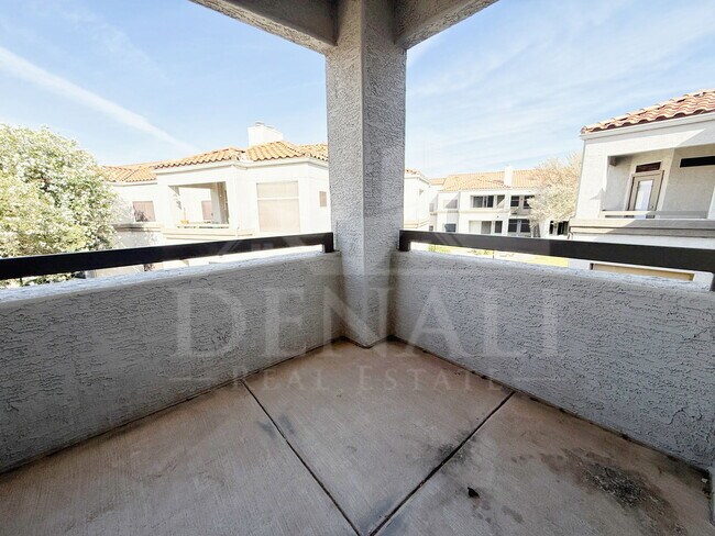 Building Photo - 11375 E Sahuaro Dr