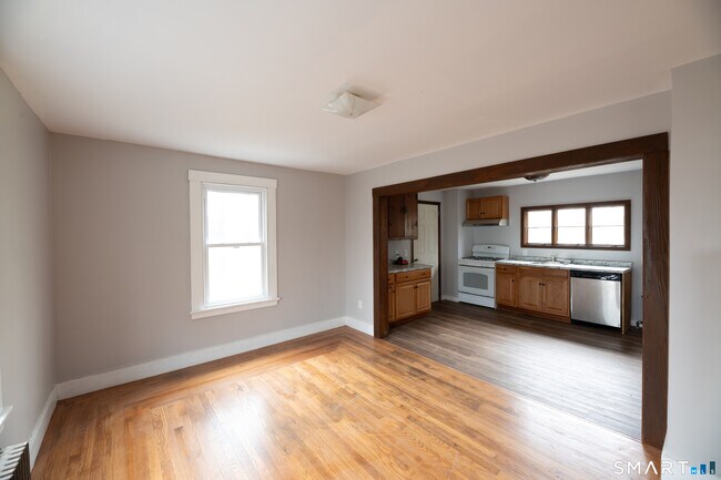 Building Photo - 25 Vera St