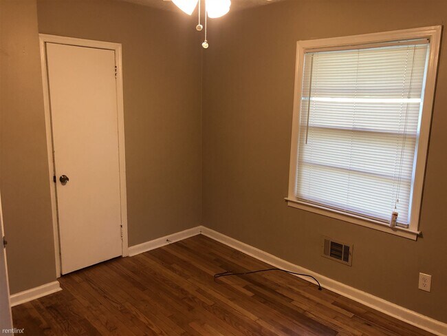 Building Photo - 3 br, 1 bath House - 2550 Graywall Street