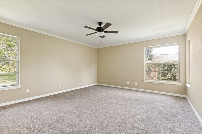 Building Photo - BEAUTIFUL 4-BEDROOM IN SUNSHINE ESTATES