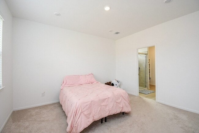 Building Photo - 18006 Whitetail Run Ln