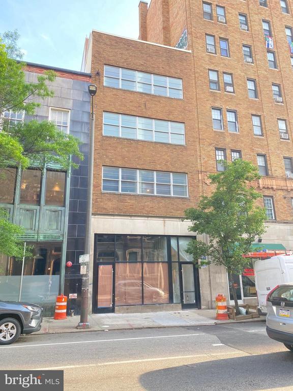 Building Photo - 2216 Walnut St