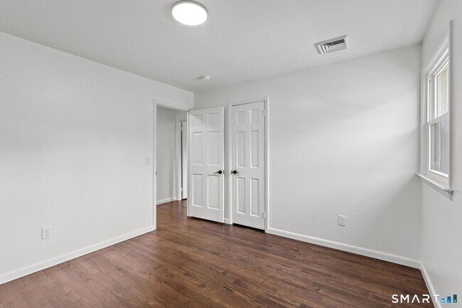 Building Photo - 36 Fuller Dr