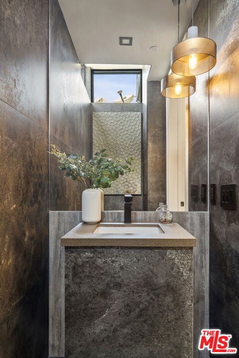 Building Photo - 1021 N Ogden Dr