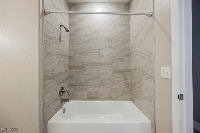 Building Photo - 138 Cam Capri