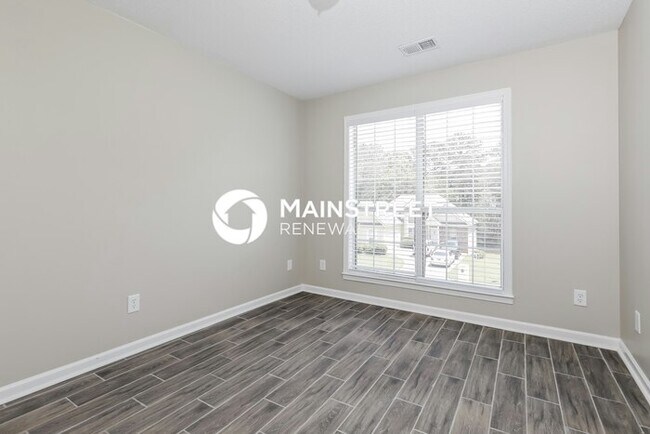 Building Photo - 5 Bedroom Pet-Friendly Home in Fayettevill...