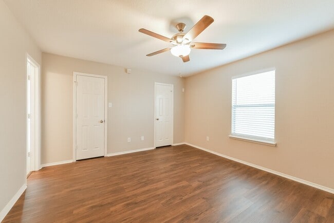 Building Photo - 6030 NW Creek Cir